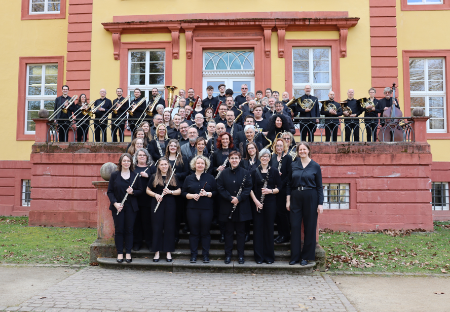 Gruppenfoto der Bläserphilharmonie Osthessen